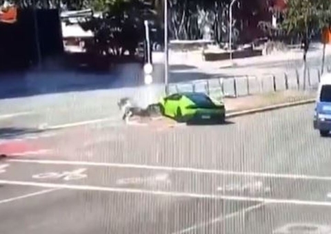 Empresário destrói Lamborghini ao atropelar assaltante; vídeo