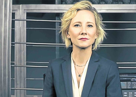 Atriz Anne Heche, de Chicago P.D, está em estado crítico após acidente de carro