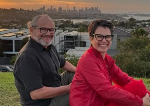 Sandra Annenberg posta fotos ao beijos com Ernesto Paglia e se declara para o marido