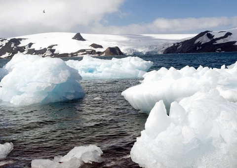 Antártida: degelo provoca separação de iceberg