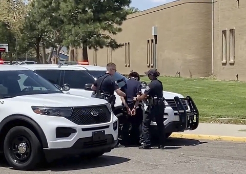 Garoto de 13 anos mata colega a tiros em escola nos EUA 