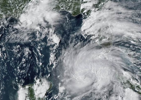 Furacão de categoria 4 atinge os Estados Unidos neste domingo