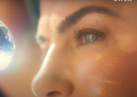 Com barriga de fora, Ana Paula Arósio faz aparição rara na TV; vídeo