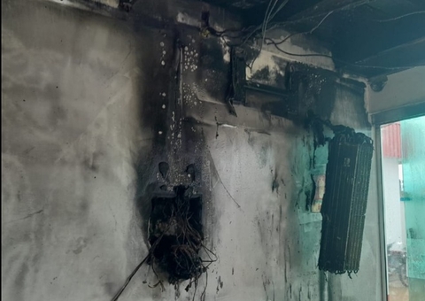 Centro administrativo da prefeitura de Eirunepé pega fogo no Amazonas