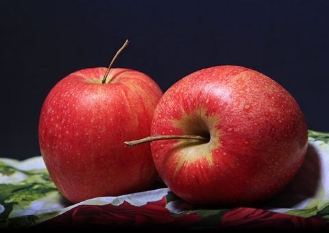 Maçã ajuda a eliminar toxinas do corpo; conheça 8 benefícios da fruta