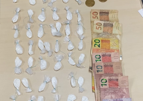 Jovem é preso ao esconder pochete com drogas em Manaus