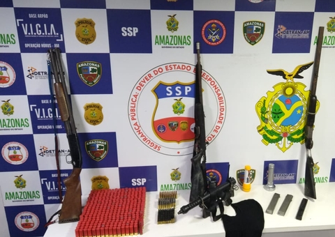 Arsenal com submetralhadora é apreendido após criminosos trocarem tiros com a polícia no Amazonas