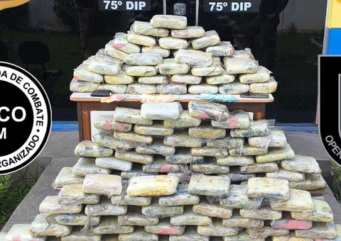 Homens são presos após lancha com 145 tabletes de maconha ser encontrada no Rio Negro