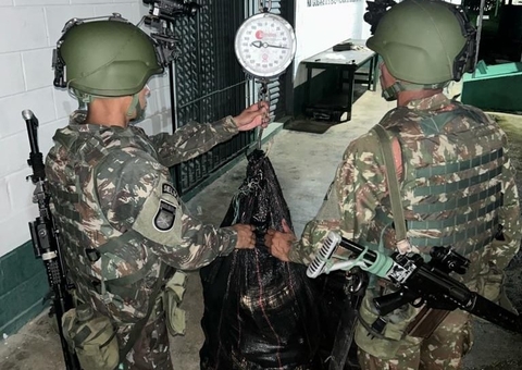 Exército apreende 110kg de drogas durante transporte pelo rio na fronteira 