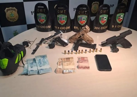 Homem é preso com armas após ameaçar clientes de clube no Efigênio Sales