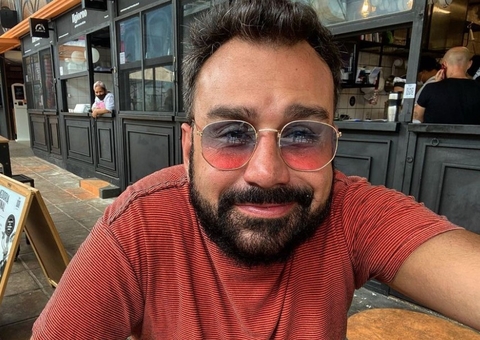 Apresentador da Record assume namorado 26 anos mais novo