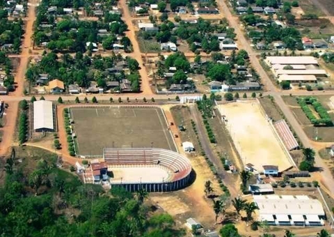 Campos para futebol society custam mais de R$ 500 mil em Apuí