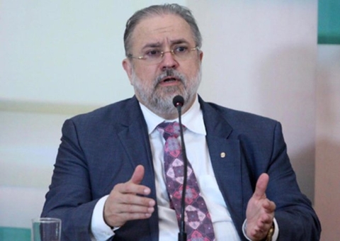 Aras apura conduta de Bolsonaro no colapso em Manaus