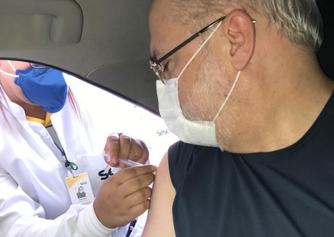 Procurador-geral Augusto Aras recebe 1ª dose da vacina contra Covid-19