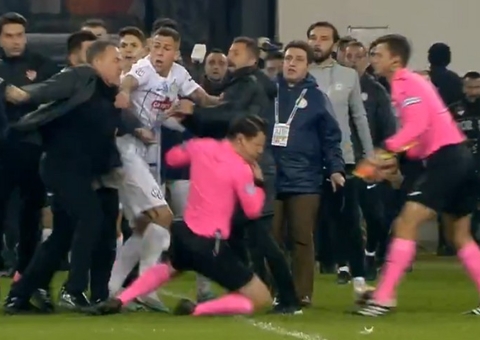 Árbitro é espancado em jogo de campeonato e sai com o olho roxo
