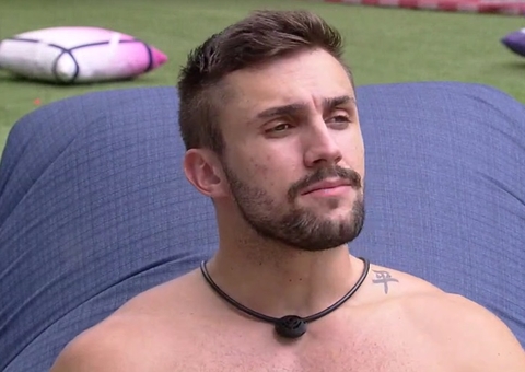 Arthur se define como pinscher: ‘90% ódio’