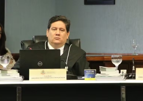 DIREITO DE DEFESA - Ari Moutinho questiona afastamento pelo TCE 