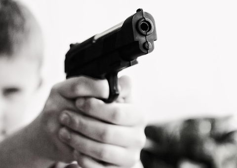 Adolescente é suspeito de matar mãe e irmão após ser proibido de usar game