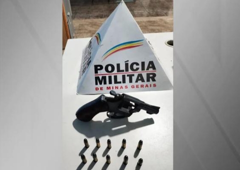 Menina de 7 anos leva arma e munições para escola; pai é preso