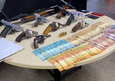 Casal é preso com armas supostamente usadas para mais de 100 mortes em Manaus