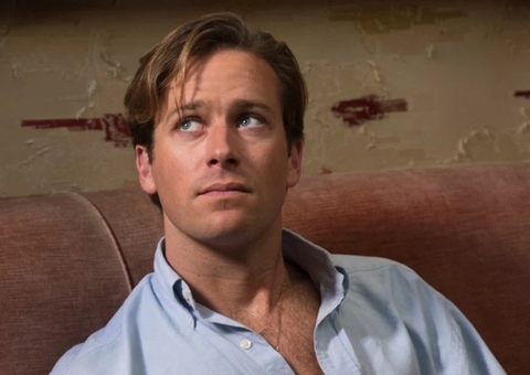 Mãe de Armie Hammer dá vasectomia de presente de aniversário após polêmica de canibalismo