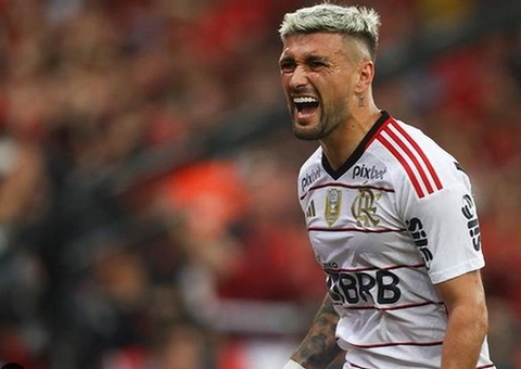 Arrascaeta treina com bola no Flamengo e pode jogar contra o Corinthians