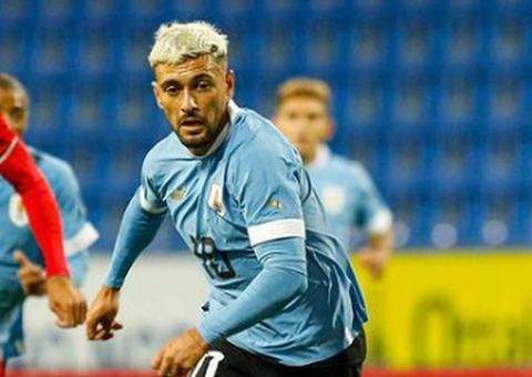 Arrascaeta é relacionado e viaja com Flamengo para enfrentar Racing