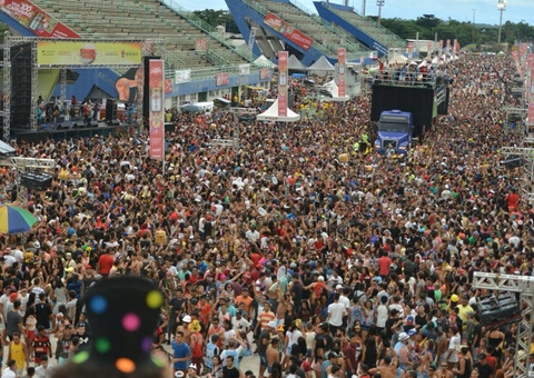Galo de Manaus agita Sambódromo com trios elétricos; Veja itens proibidos
