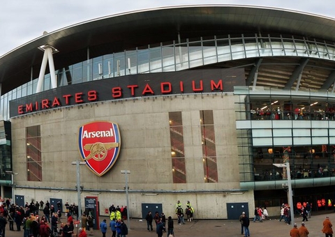 Arsenal vence Liverpool com gol de Martinelli e está a dois pontos do líder