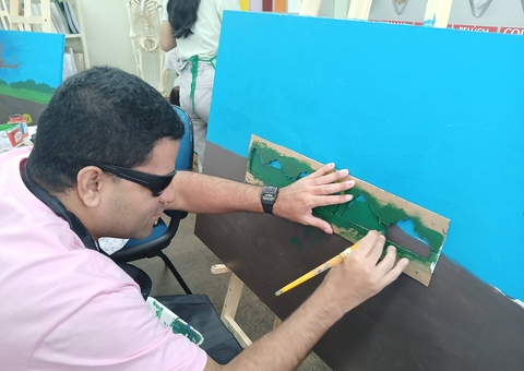 Projeto de pintura artística para deficientes visuais tem inscrições abertas em Manaus