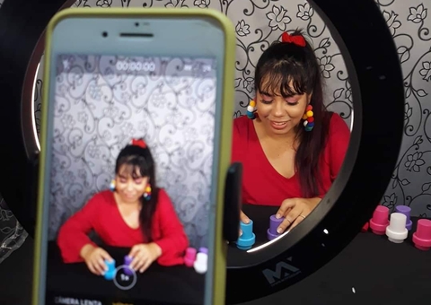 Artistas levam oficinas artísticas para a comunidade rural de Anamã