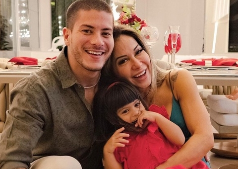 Filha de Maíra Cardi e Arthur do BBB 22 é internada após parada respiratória