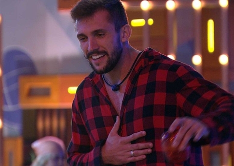 Arthur comemora liderança com festa ao som de Projota; veja vídeo