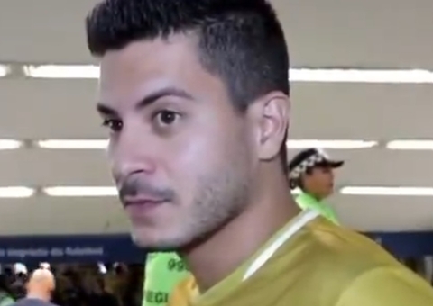 Arthur Aguiar dá fora em repórter após pergunta sobre traição