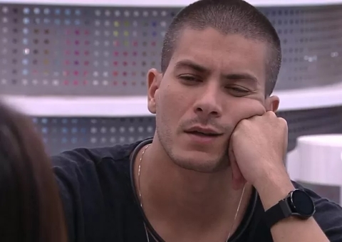 BBB22: Arthur ensina a fazer cocô sem deixar cheiro e volta a detalhar limpeza: "zaga-zaga"