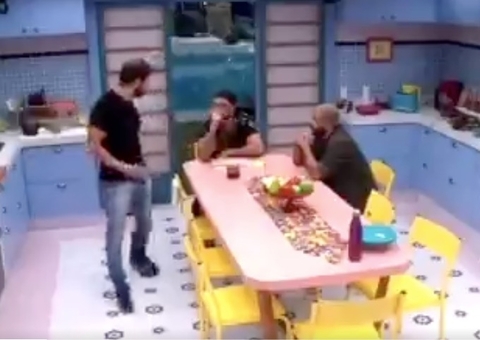 BBB21: Arthur se irrita com deboche de Caio que dispara: ‘vai chorar?'