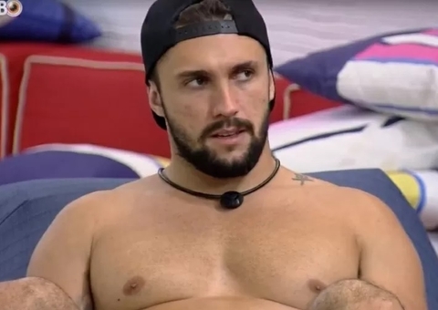 Arthur diz que vai tirar satisfações com Carla Diaz sobre conversa com Fiuk