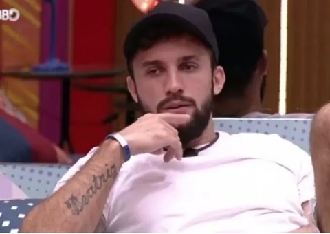 Fiuk protegido? Arthur é advertido ao falar da situação financeira do ator