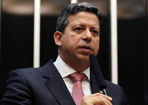 Lira diz a Bolsonaro que Câmara deve manter prisão de deputado