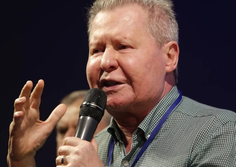 'Luciano Huck foi ideia do FHC, que tem o direito de errar', diz Arthur 