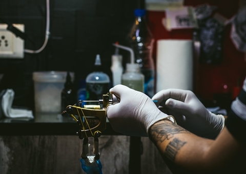 Tatuador é preso suspeito de estuprar cliente em Manaus