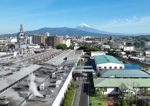 Trabalhadores de fábrica são esfaqueados e atacados com químico no Japão