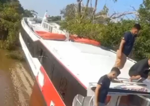 Lancha com passageiros sofre acidente no rio a caminho de Manaus