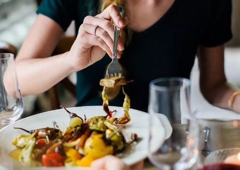 Veja dicas para não passar dos limites e ganhar 'quilinhos' durante a ceia de Ano Novo