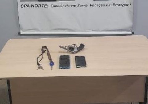 Após sofrer acidente, dupla é presa por assaltar motociclista de app no Novo Aleixo