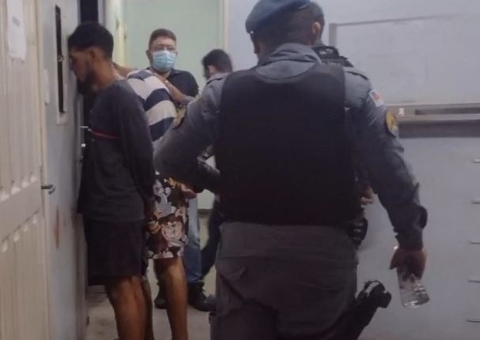 Trio é preso ao parar para abastecer carro roubado de motorista de app em Manaus