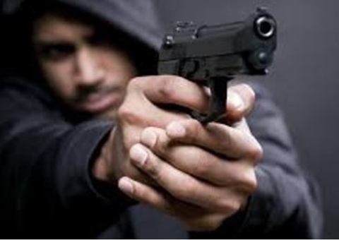 Homem morre em hospital após ser baleado com amigos em Manaus