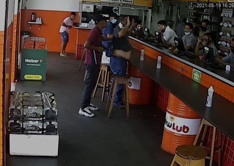 Assaltantes invadem loja e aterrorizam funcionários e clientes em Manaus