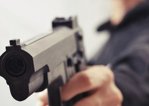 Homem é baleado após reagir a assalto em frente de condomínio em Manaus 