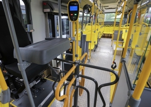 Trio armado assalta ônibus da linha 560 na avenida Margarita